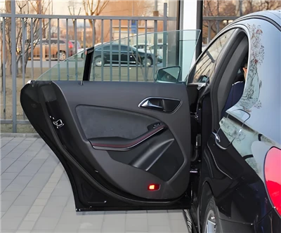 Auto uksepaneeli vorm